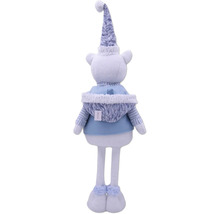 Teddybär Plüschtier mit Mütze und Winterkleidung von hinten