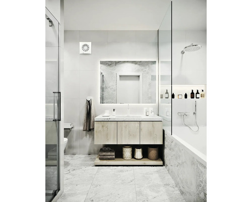Modernes Badezimmer mit Waschtisch, Spiegel, Dusche und Badewanne