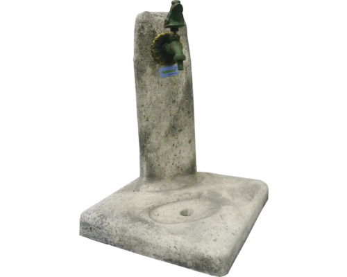 Gartenwasserzapfstelle aus Beton mit Wasserhahn