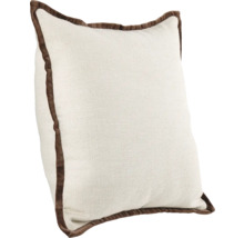 Dekokissen mit brauner Kordel