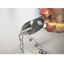 Bolzenschneider schneidet Kette