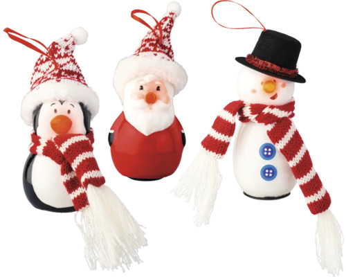 Drei Weihnachtsanhänger: Pinguin, Weihnachtsmann und Schneemann mit Mützen und Schals