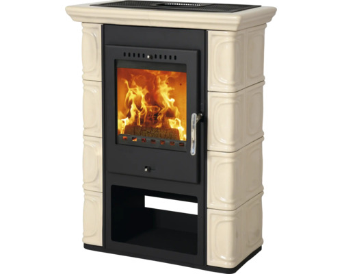 Kaminofen mit Keramikverkleidung und Holzfeuer