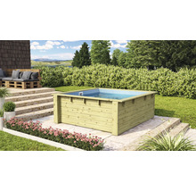 Holzpool im Garten mit Gartenmöbeln