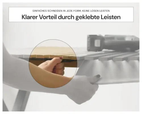 Holzplatte mit verleimten Leisten wird von einer Hand gehalten