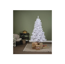 Weihnachtliche Wohnzimmerszene mit einem weißen Weihnachtsbaum und Geschenken