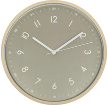 Runde Wanduhr mit hellem Holzrahmen und Zifferblatt