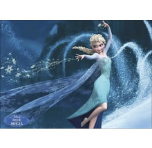 Elsa, die Eiskönigin, tanzt vor einem Hintergrund aus Eis und Schnee.