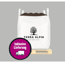 Großer Sack Erde von Terra Alpin auf einer Palette mit dem Aufdruck inklusive Lieferung.