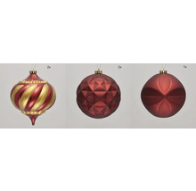 Drei Christbaumkugeln mit unterschiedlichen Mustern