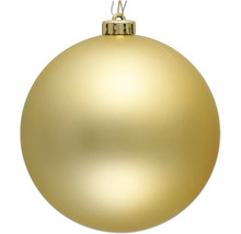 Goldene Weihnachtskugel für die Dekoration