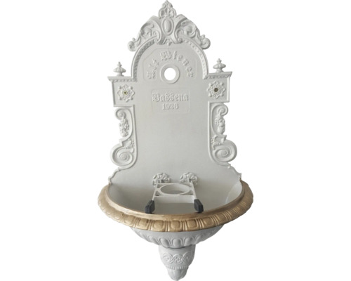 Dekorativer Wandbrunnen mit Reliefverzierungen