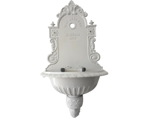 Antiker Brunnen mit filigranem Design für den Garten