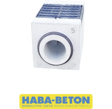 Betonschacht mit Gullydeckel