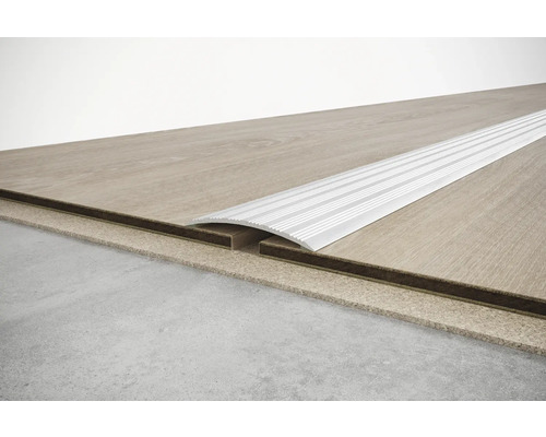 Bodenprofil zur Abdeckung einer Dehnungsfuge zwischen zwei Bodenbelägen