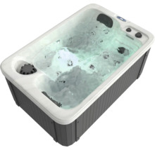 Sprudelbad mit Wasser gefüllt