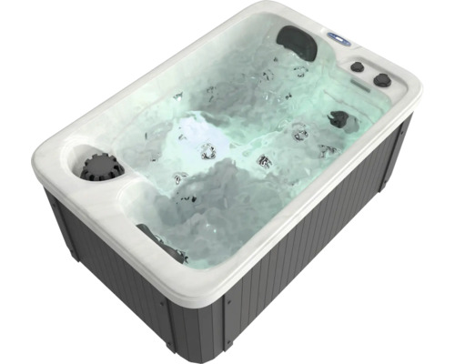 Sprudelbad mit Wasser gefüllt