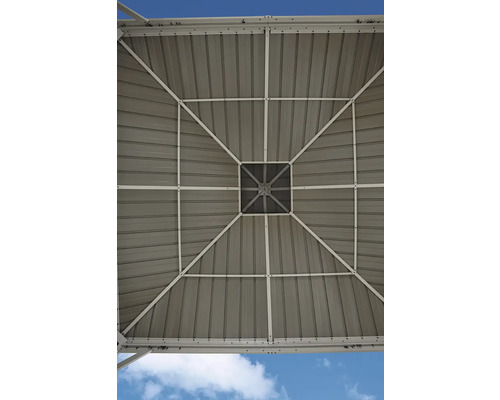 Ansicht der Innenseite des Pavillondachs mit Metallstruktur