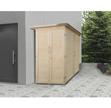 Holzschrank für den Außenbereich mit Flügeltüren und Metallgriffen neben einer Tür