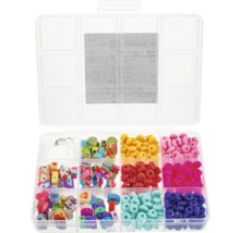 Sortierkasten mit bunten Perlen und Gummibändern zur Schmuckherstellung