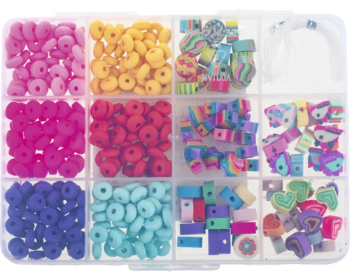 Sortiment verschiedener Bastelperlen in einer transparenten Box