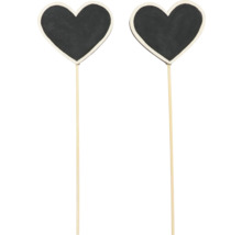 Zwei herzförmige Schilder zum Beschriften mit Holzstab