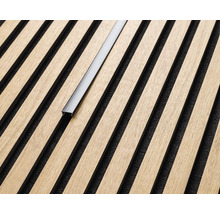 Holzpaneel mit Akustikfilz und Profilleiste