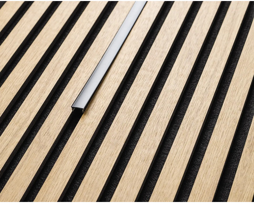 Holzpaneel mit Akustikfilz und Profilleiste