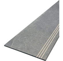 Treppenstufe aus Stein mit Rillen