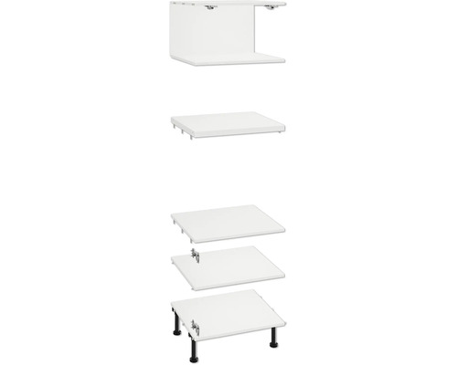 Einzelne Elemente eines Badezimmermöbel-Sets im gestapelten Zustand