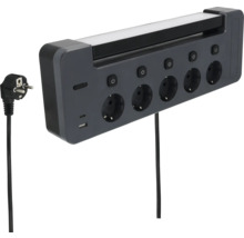 Mehrfachsteckdose mit fünf Steckdosen und USB-Anschlüssen