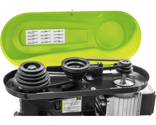 Detailansicht einer Tischbohrmaschine mit offenem Bohrkopf