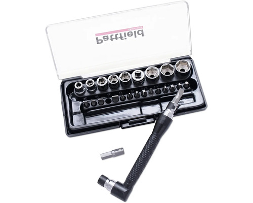 Steckschlüsselsatz mit Stecknüssen und Schraubendreher-Bits in einer Kunststoffbox