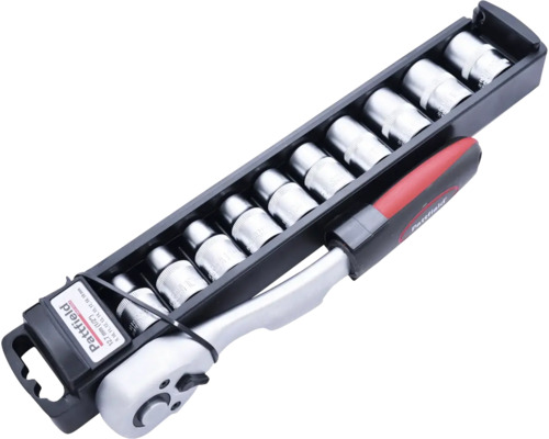 Steckschlüsselsatz mit Ratsche und verschiedenen Aufsätzen in einer Aufbewahrungsbox.