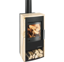Kaminofen mit Holzfach und brennendem Feuer