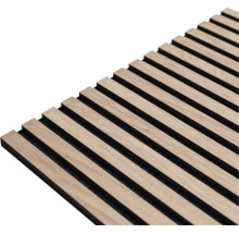 Holzpaneel mit Lattenstruktur zur Wandverkleidung