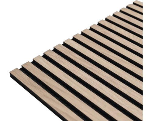 Holzpaneel mit Lattenstruktur zur Wandverkleidung