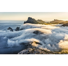 Landschaft mit Bergen, Meer und Wolken