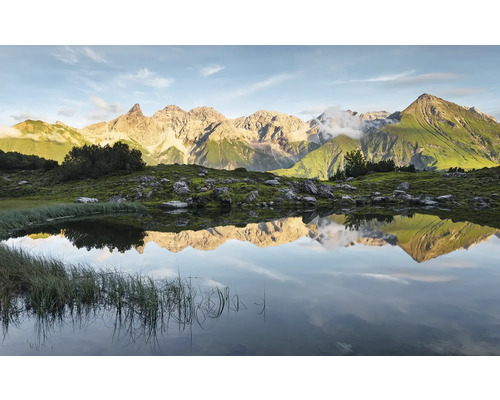 Berglandschaft mit See und Bergspiegelung