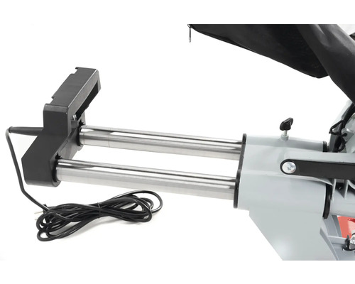 Detailansicht einer Kapp- und Gehrungssäge mit Metallelementen