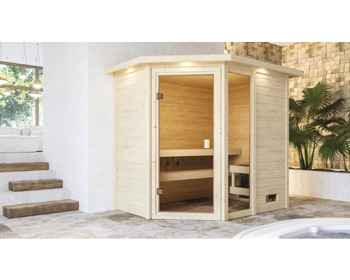 Helle Holzsauna mit Glastür in einem Badezimmer