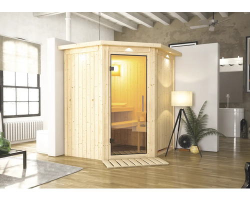 Holzsauna mit Glastür und Innenbeleuchtung in einem hellen Raum