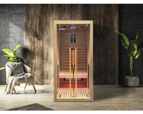 Innenraumsauna aus Holz mit Glastür in Wohnraum
