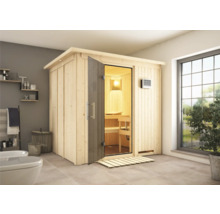 Holzsauna mit Glastür in einem Badezimmer