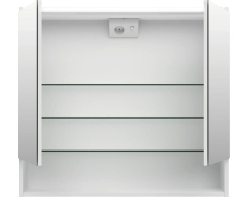 Offener Spiegelschrank mit Steckdose und Glasablagen für das Badezimmer.