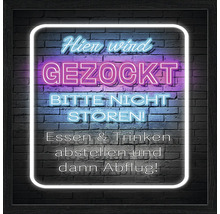Dekorativer Leuchtrahmen mit der Aufschrift Hier wird gezockt. Bitte nicht stören! Essen und Trinken abstellen und dann Abflug!