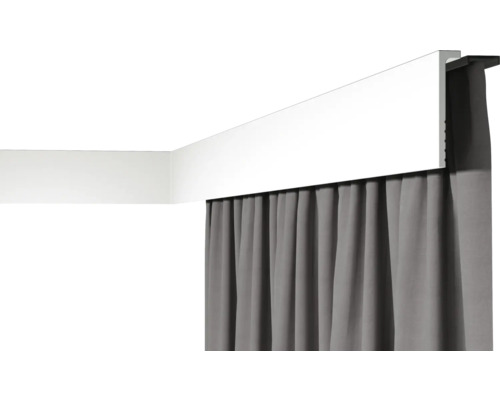 Gardinenstange mit grauen Vorhängen