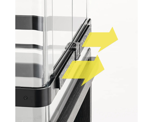 Detailansicht einer Duschkabine mit Schiebefunktion, hervorgehoben durch Pfeile