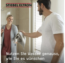 Stiebel Eltron Logo. Paar im Badezimmer nach dem Duschen.