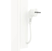 Weißer Eurostecker an der Wand
